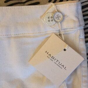 Habitual New white shorts sz 32